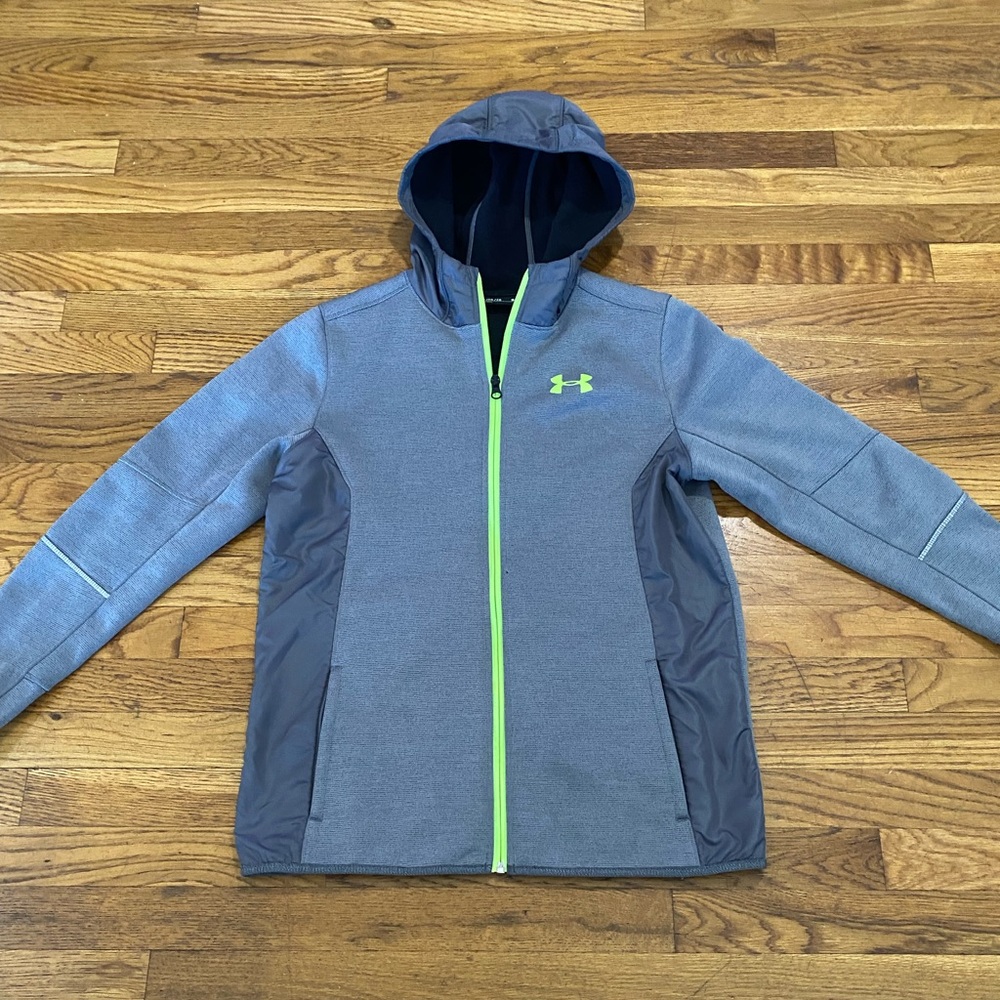 Under Armour Youth XL hooded jacket! EUC!